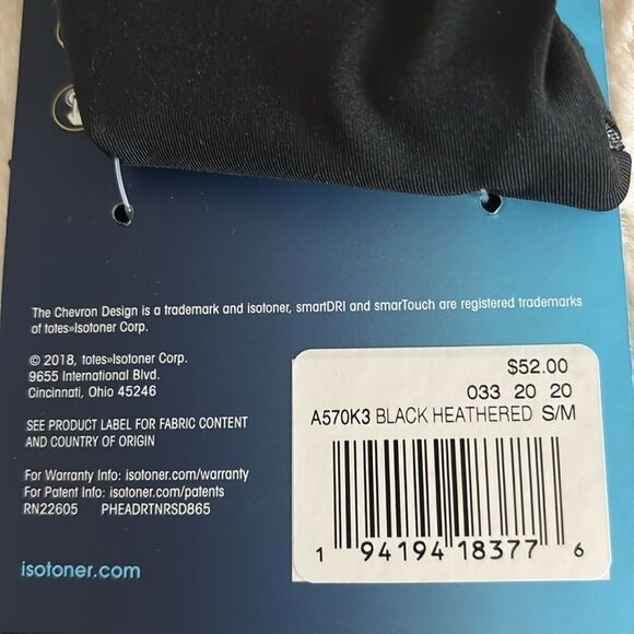 Isotoner Black Gloves with Touchscreen Compatibility - Picture 4 of 4